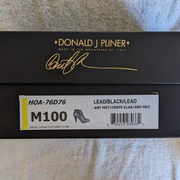 Donald Pliner Hoa ankle bootie, size 10 - Picture 6 of 7